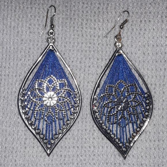 Threaded silver earrings - Picture 1 of 3